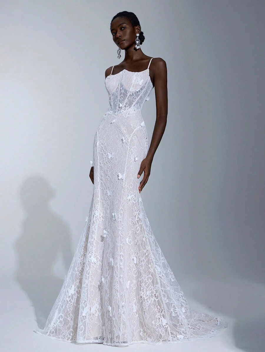 Elitara 优雅白色弹力浪漫蕾丝 3D 蝴蝶细肩带不对称领口腰部网眼透明鱼骨贴花手工花朵鱼尾超大裙摆拖尾婚纱