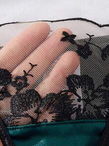 Esselle 2pcs Women Elegant Floral Embroidery Mesh Sexy Lingerie Set - Multicolor - View 5