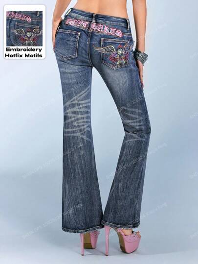 Betty Boop | ROMWE Y2K Biker Chic Jeans mit Strass-Flügel-Cartoon-Grafik, ausgewaschene Schlaghose mit niedriger Taille