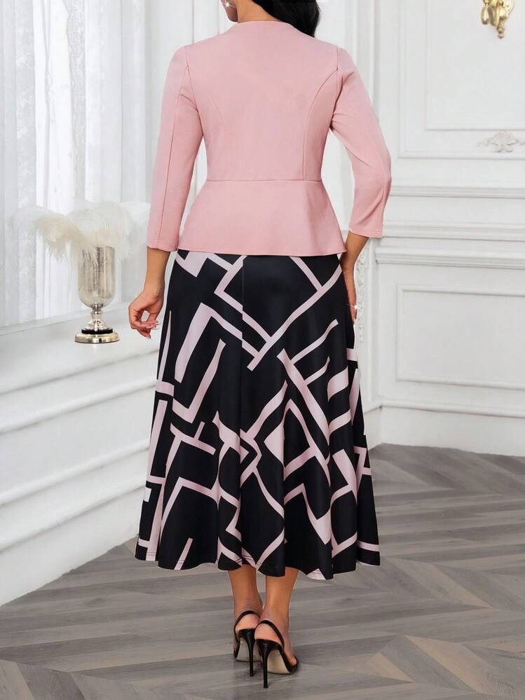 SHEIN Lady Conjunto de 2 Peças Jaqueta Sólida Elegante para Uso Diário e Vestido Regata com Estampa Geométrica para Mulheres - Multicolorido - Visão 2