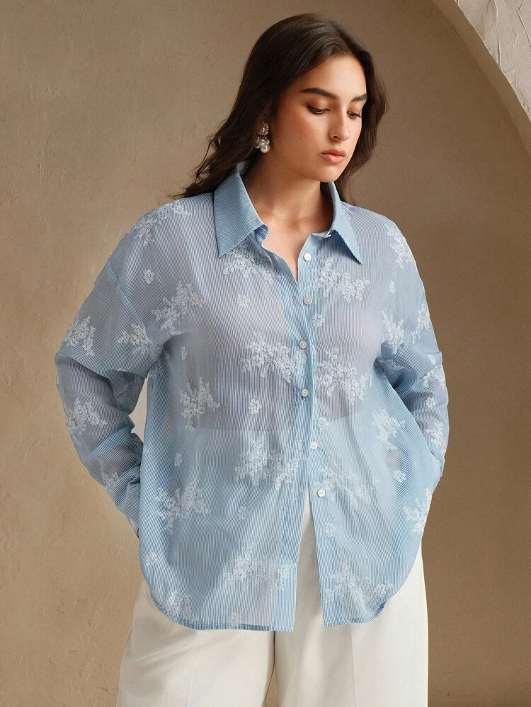 Elegantes Langarmshirt mit Spitzen-Patchwork-Stickerei und Streifen für Damen, leichtes Sonnenschutz-Oberteil für den Sommer, Cut Out Rücken