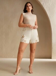 Anewsta Pantaloncini larghi ed eleganti da donna taglia comoda, di colore giallo crema, con ricamo laser