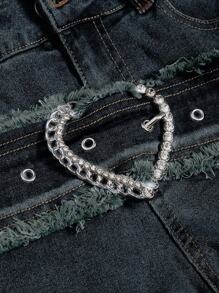 SHEIN x PRISCILA & JIMENA ROMWE Grunge Punk Y2K 复古心形金属扣流苏腰带搭配喇叭牛仔裤，适合女性，适合上学、休闲场合，纽扣拉链低腰喇叭裤腿蓝色修身低腰牛仔裤，春秋季日常休闲穿着 - 藍色 - 查看 4