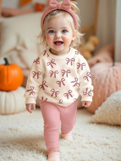 SHEIN Happikins 柔和奶油白和奶油粉，可爱迷你豹纹蝴蝶结图案，女婴休闲针织加厚圆领长袖卫衣和打底裤套装，适合秋冬季节，秋季外出穿着，舒适透气，适合宝宝秋季叠穿，时尚百搭，休闲装扮，女婴图案服装，返校季，秋季服装，返校季女婴服装，女婴服装，女婴秋季套装，女婴秋季服装