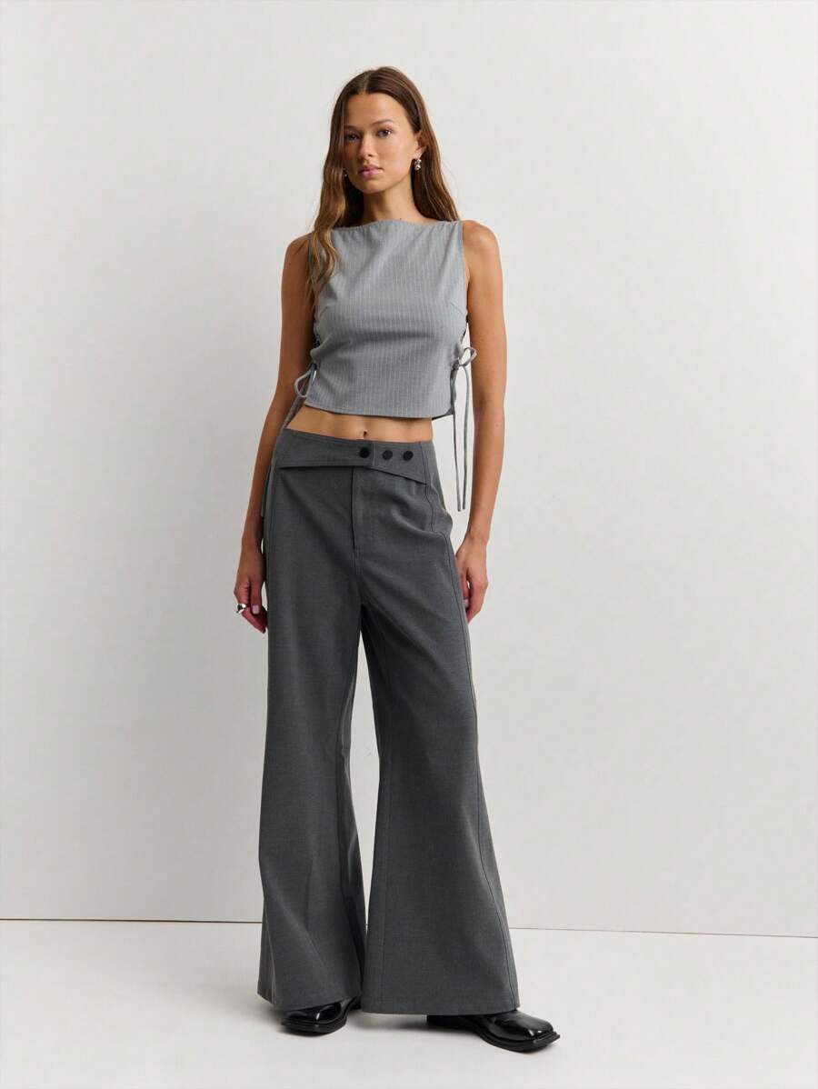 Nöista 灰色水手裤，时尚纽扣翻盖，修身阔腿喇叭裤，搭配轻柔飘逸的西装面料。秋冬女士精致单品，商务休闲之选 - 灰色 - 查看 1
