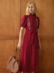 Écloséra 复古荷叶边领短袖泡泡袖系腰刺绣拼色红色休闲通勤长衬衫裙女装春夏 - 紅色 - 查看 5