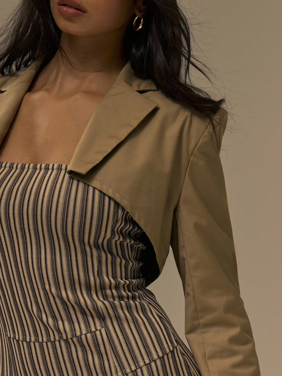 Blazer corto intrecciato elegante, professionale, casual, adatto per vacanze, lavoro, ufficio, appuntamenti, uscite, scuola, matrimoni, stile country vintage, capsule wardrobe