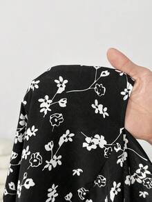 Solflare 2 件大码女式套装：黑色针织圆领 T 恤和印花开衩下摆半身裙 - 黑色 - 查看 7