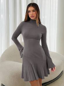Aloruh 优雅灰色立领喇叭袖针织连衣裙 - 灰色 - 查看 7