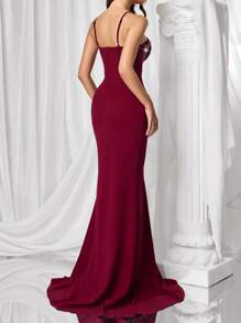 Coutiva 女士正式晚礼服，精致细肩带，无袖，荷叶边下摆，合身，水钻装饰，优雅连衣裙 - 酒紅色 - 查看 2