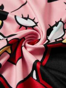 Betty Boop x SHEIN Slaydiva 大码女装 2025 春夏新款基本款休闲可爱黑红撞色 V 领宽松落肩超大短裙，卡通人物印花