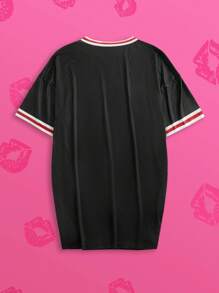 Betty Boop x SHEIN Slaydiva 大码女装 2025 春夏新款基本款休闲可爱黑红撞色 V 领宽松落肩超大短裙，卡通人物印花