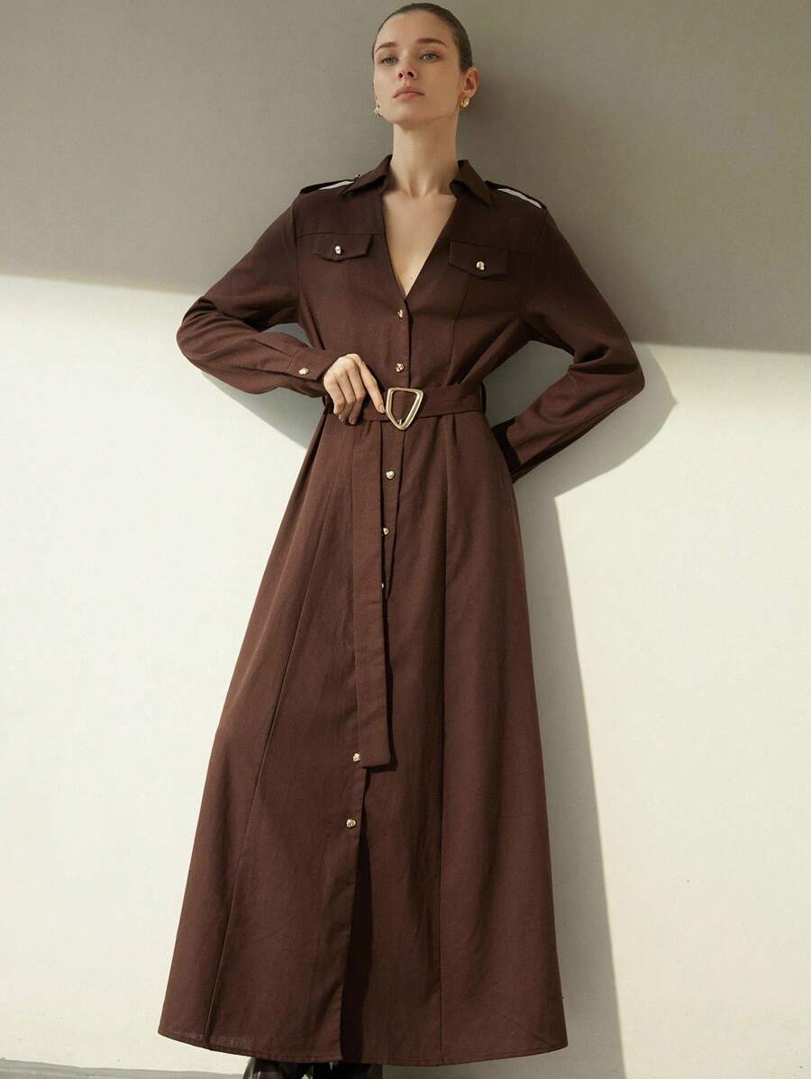 Aveloria Modichic Vestido de manga larga y largo de talle medio con hebilla asimétrica minimalista de moda, hecho de lino, para otoño - Marrón - Ver 1