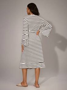 SHEIN Women's Casual V-Neck Long Sleeve Tie-Up Robe, Flounce Patchwork Loose Flare Sleeve Long Robe - Black and White - View 3