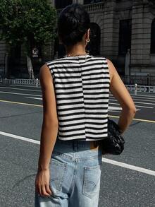 DAZY Women's Casual Sleeveless Solid Color Round Neck Fitted Jacket, Spring/Summer Vest - Black and White - View 2