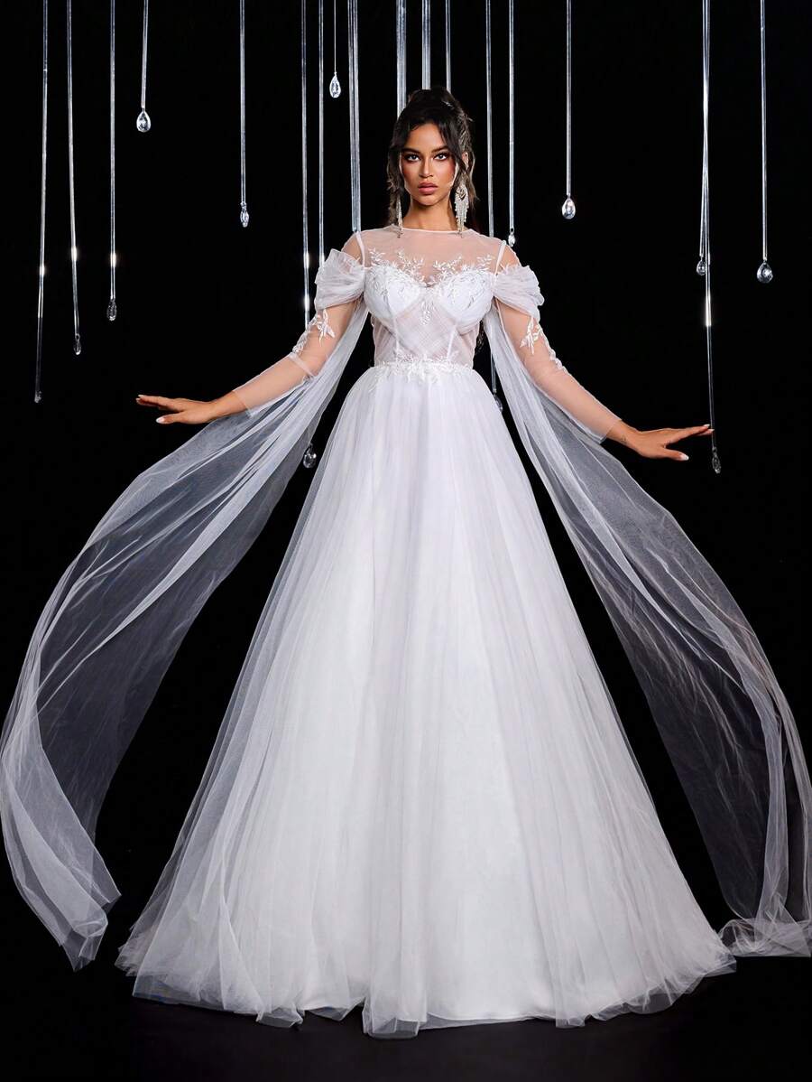 Áo trễ vai tay dài bằng vải voan ren trắng thanh lịch, eo nhún, lưng trong suốt, chân váy lưới xếp lớp dáng chữ A, phù hợp với nhiều dịp trang trọng như đám cưới, váy cưới sang trọng (được tô điểm nhiều) - trắng - Xem 1