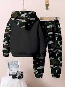 SHEIN 2 件装年轻男孩宽松恐龙迷彩印花连帽衫和运动衫套装，休闲运动街头装，舒适时尚，适合秋冬季 - 彩色 - 查看 4