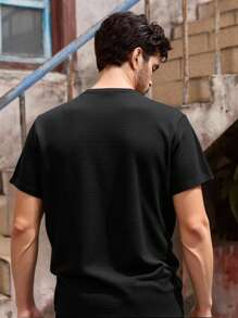 Manfinity VCAY 日常休闲印花男士华夫格纹黑色圆领修身短袖T恤 男士黑色T恤 男士夏季T恤 男士纹理T恤 男士针织T恤 男士休闲T恤，图案男士T恤，学校，返校，7月4日，美国T恤，学校，趣味T恤，基础款上衣 - 黑色 - 查看 2