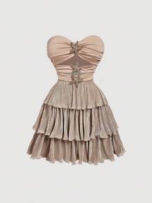 SHEIN MOD 加大码露肩镂空金属星星装饰多层下摆连衣裙，波西米亚风、街头服饰、约会之夜、热带风、度假、单身女郎、性感、女装连衣裙 - 卡其色 - 查看 1