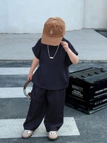 SHEIN 2件套男宝宝休闲日韩宽松休闲杏色针织碎花纱坑条纹宽松T恤裤子两件套，适合上学、运动、度假、居家和户外，适合春夏季节 - 藏蓝色 - 查看 2