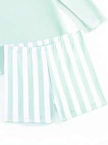 SHEIN 2 件套年轻男童时尚休闲泳装，条纹泳裤 + 纯色上衣，适合游泳、冲浪、海滩、度假 - 青碧色 - 查看 5