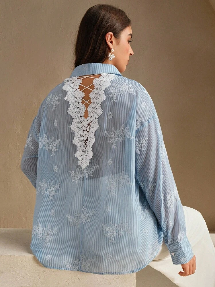 Elegantes Langarmshirt mit Spitzen-Patchwork-Stickerei und Streifen für Damen, leichtes Sonnenschutz-Oberteil für den Sommer, Cut Out Rücken