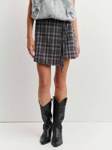 Nöista 黑色格子迷你裙，经典短款剪裁，俏皮流苏装饰，秋季理想之选 - 黑色 - 查看 1