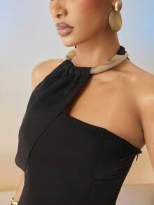 Hauture 性感夏日度假纯色玳瑁色缀饰领口垂坠式露背罩衫长裙 - 黑色 - 查看 2