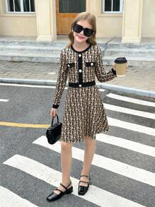 SHEIN 青少年女孩休闲时尚百搭针织拼接字母标志印花高腰连衣裙，适合周末、休闲外出、返校 - 卡其色 - 查看 6