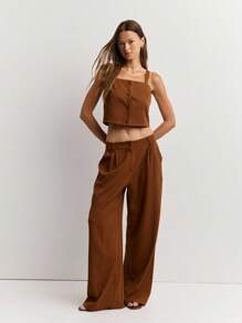 Nöista 这款棕色套装采用粗肩带、前襟纽扣和阔腿裤设计。非常适合秋季女装、时尚返校造型或女士教师装。 - 棕色 - 查看 7