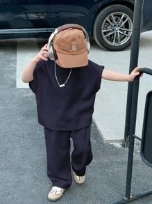 SHEIN 2件套男宝宝休闲日韩宽松休闲杏色针织碎花纱坑条纹宽松T恤裤子两件套，适合上学、运动、度假、居家和户外，适合春夏季节 - 藏蓝色 - 查看 1