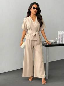 SHEIN PETITE 女士休闲优雅通勤V领收腰宽松衬衫上衣和弹力阔腿裤两件套西装，卡其色西装，适合春夏秋季，女士通勤套装，宽松休闲西装，通勤，优雅，教师节，工作服，毕业，女士教师装，返校 - 卡其色 - 查看 4