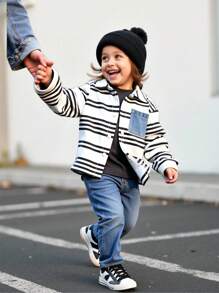 SHEIN 2 件套年轻男童休闲舒适百搭条纹印花图案撞色口袋长袖衬衫和牛仔裤套装，幼儿园服装 - 藍白色 - 查看 5