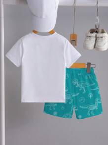 SHEIN Playful Pals Bộ quần áo bé trai phong cách hoạt hình dễ thương, gồm áo thun in hình khủng long đeo kính râm và dòng chữ "LET'S ROAR", quần short in hình vẽ khủng long. Áo thun tay ngắn cổ tròn và quần short, bộ đồ mùa hè chủ đề khủng long cho bé trai. - Nhiều màu - Xem 2