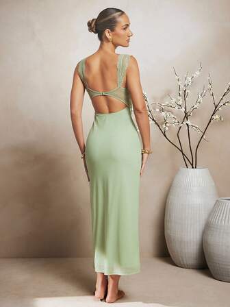 L'Amorae Elegant spetsnätklänning med utskurna ärmar