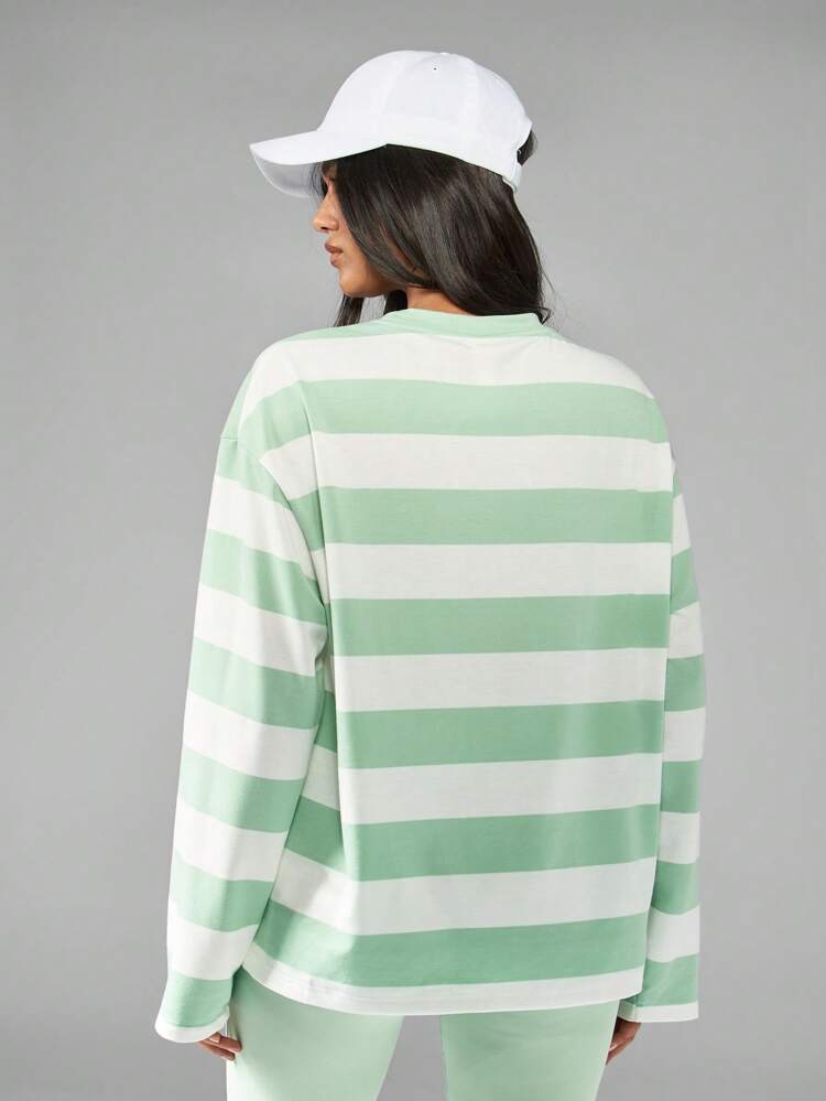 MISSGUIDED Oversized mintgrünes gestreiftes Langarm T-Shirt mit "Need My Morning Matcha" Text-Muster, lässige Loungewear für Herbst und Winter, Rundhals-Oberteil