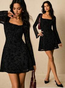 Poéselle 女式优雅花卉植绒方领喇叭袖连衣裙 - 黑色 - 查看 2