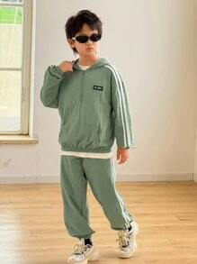 2 件套男童休闲连帽轻便防晒服 - 包括短袖 T 恤和短裤，柔软舒适，适合日常穿着、运动、户外、学校、派对、拍照、春夏季