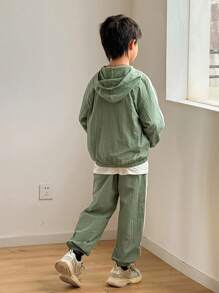 2 件套男童休闲连帽轻便防晒服 - 包括短袖 T 恤和短裤，柔软舒适，适合日常穿着、运动、户外、学校、派对、拍照、春夏季