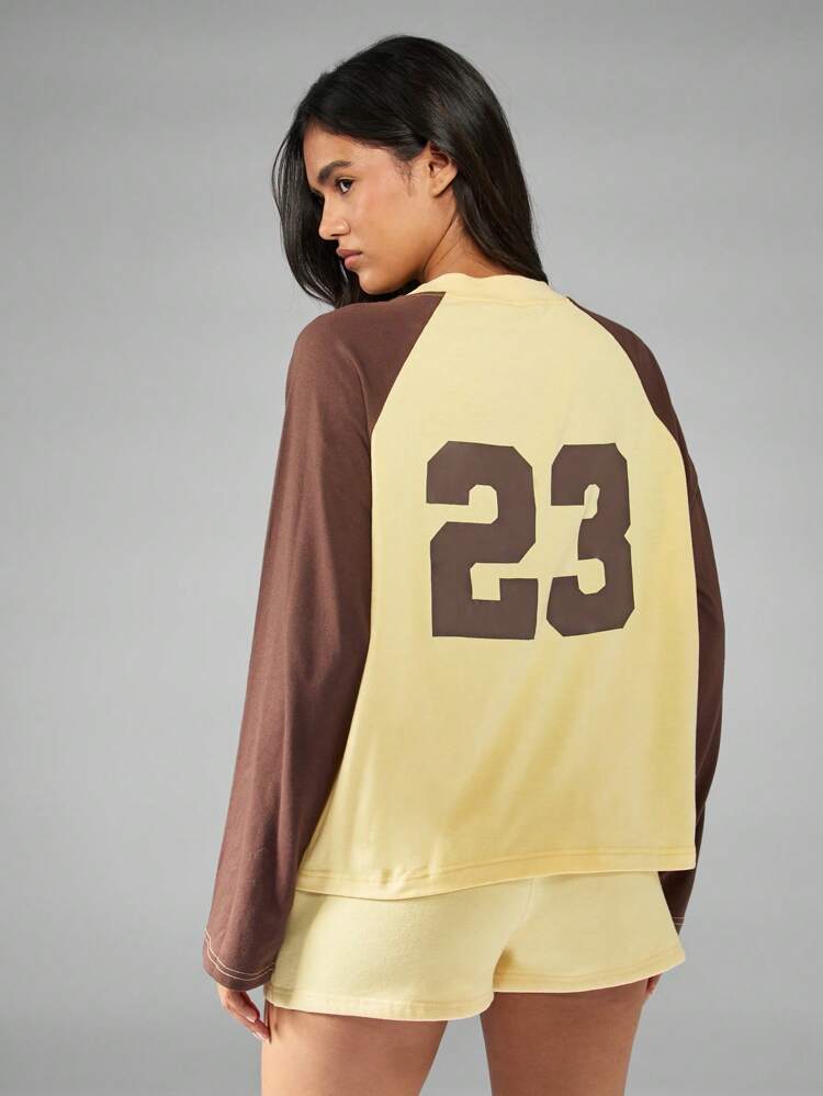 MISSGUIDED Varsity Style Long Sleeve Raglan Baseball T Shirt With Number Print Retro College Top Two Tone Basic Casual Lounge Regular Fit Track Team Design