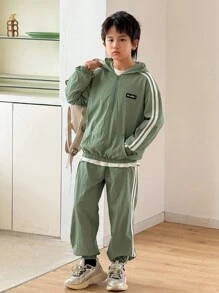 2 件套男童休闲连帽轻便防晒服 - 包括短袖 T 恤和短裤，柔软舒适，适合日常穿着、运动、户外、学校、派对、拍照、春夏季