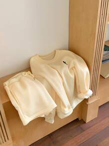 SHEIN EZwear 女士骑士印花落肩长袖卫衣和短裤两件套休闲套装 - 黃色 - 查看 4