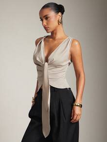 Hauture 女式休闲时尚褶皱 V 领无袖背心 - 卡其色 - 查看 4