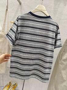 Manfinity Dauomo 简约休闲学院风日系灰黑条纹T恤，趣味小马图案元素，适合男士。