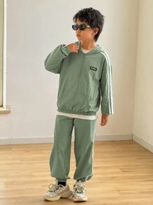 2 件套男童休闲连帽轻便防晒服 - 包括短袖 T 恤和短裤，柔软舒适，适合日常穿着、运动、户外、学校、派对、拍照、春夏季