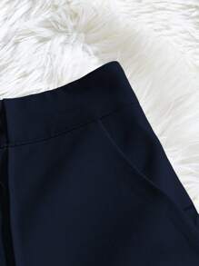 SHEIN Clasi 女士时尚优雅简约装饰纽扣 A 字型实用口袋百搭纯色短裤，春夏 - 藏蓝色 - 查看 4