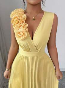 Elenzga Summer Cream Yellow Crossed V-Neck Slimming Waist Floral Patchwork Elegant A-Line Long Dress With Pleats - Light Yellow - View 5