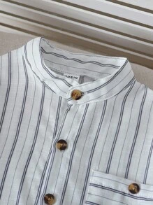 Nuovo set estivo casual da ragazzo composto da camicia a righe elegante + pantaloncini larghi con ricamo, 2 pezzi