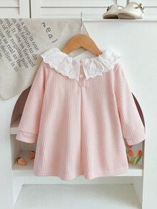 SHEIN Playful Pals 1 件女婴舒适优雅领口可爱 3D 草莓针织长袖连衣裙，适合秋冬季日常穿着