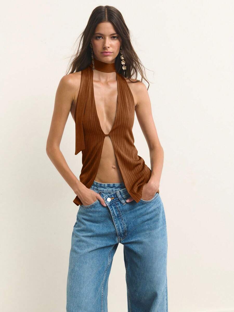 Nöista 罗纹露背吊带上衣，带有围巾式领口细节和深V领口设计，展现大胆优雅的轮廓，非常适合女性冬季服装、时尚夜间外出造型、节日圣诞节造型和精致的新年派对装扮。 - 紫紅色 - 查看 1